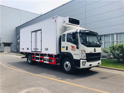 重汽豪沃6米冷藏車(chē) 廂式冷藏車(chē)價(jià)格與冷凍車(chē)售價(jià)分析